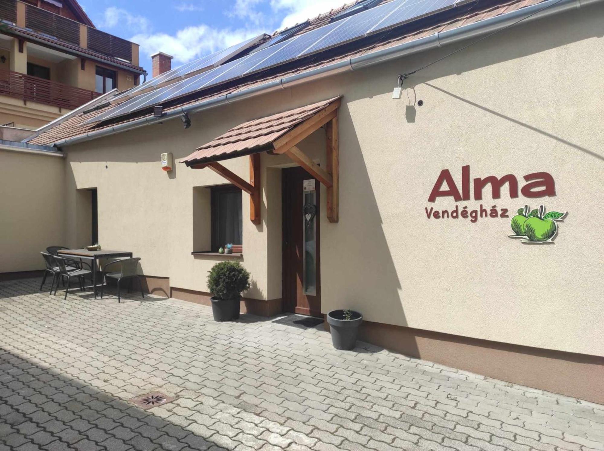 Hotel Alma Vendégház Veszprém Esterno foto