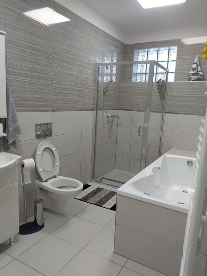 Hotel Alma Vendégház Veszprém Esterno foto