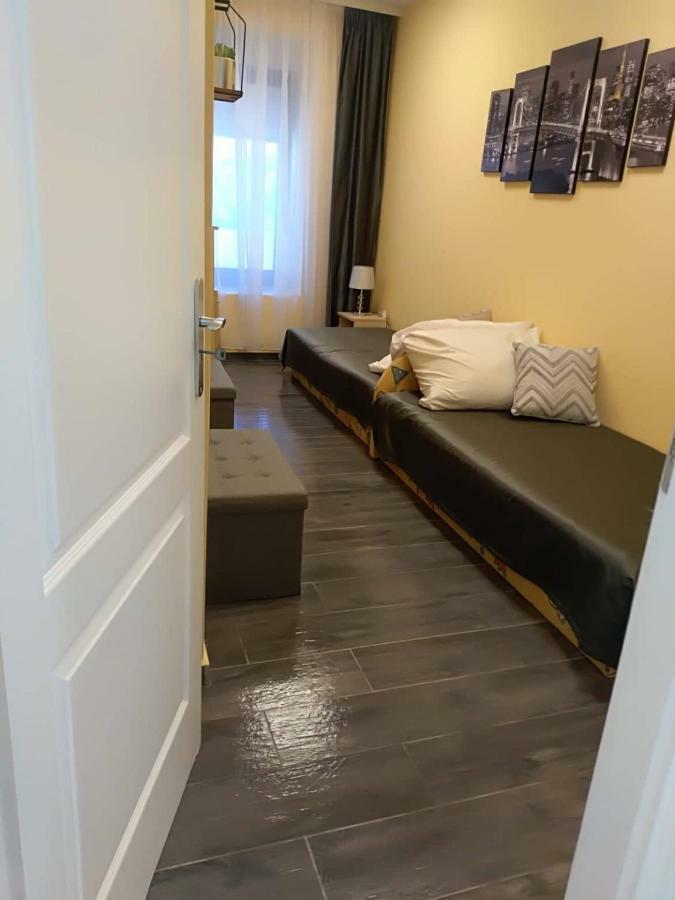 Hotel Alma Vendégház Veszprém Esterno foto