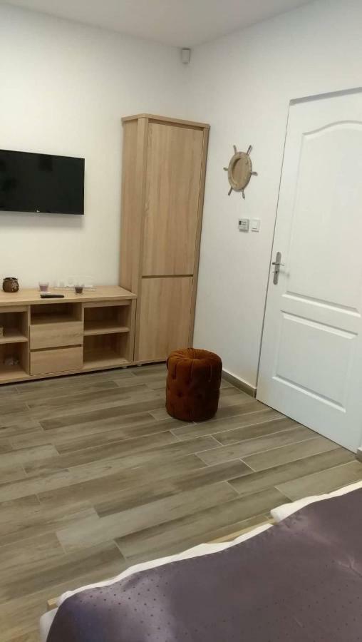 Hotel Alma Vendégház Veszprém Esterno foto