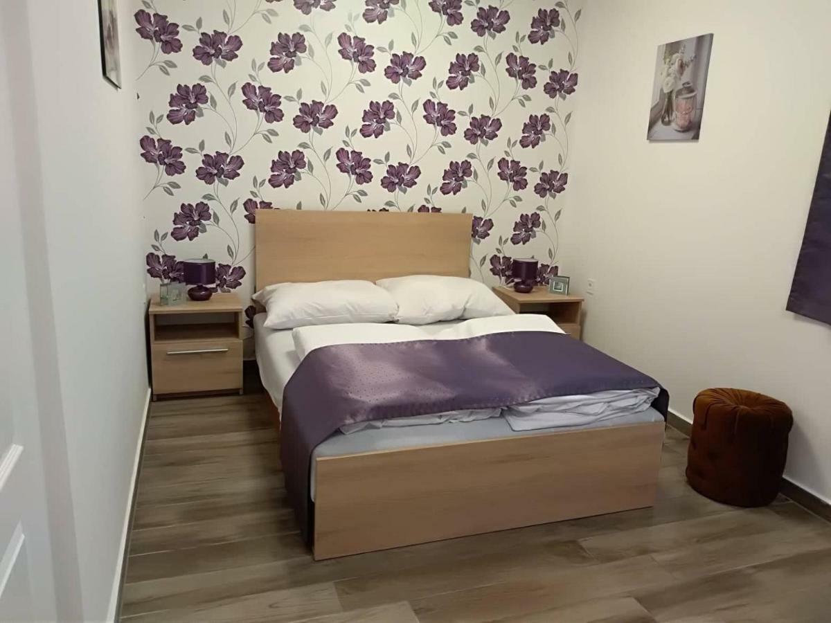 Hotel Alma Vendégház Veszprém Esterno foto