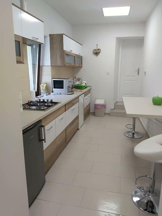 Hotel Alma Vendégház Veszprém Esterno foto